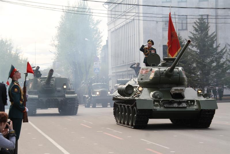 Военнослужащие и сотрудники Восточного округа Росгвардии приняли участие в парадах в ознаменование Дня Победы и шествиях «Бессмертного полка»