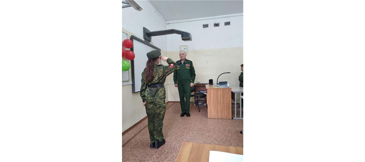 В Свердловской области председатель ветеранской организации Уральского округа Росгвардии встретился с кадетами 
