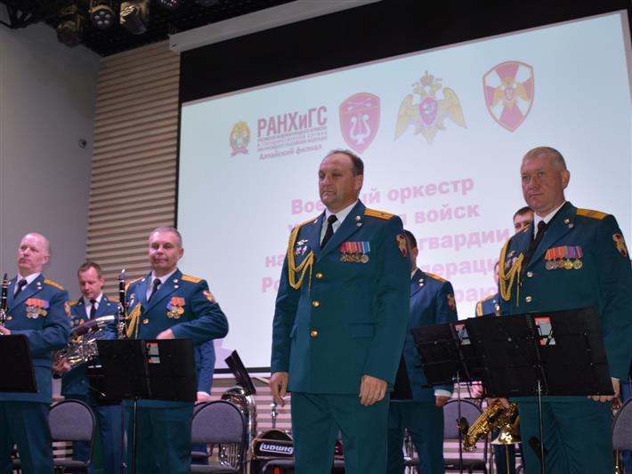 Музыканты оркестра Управления Росгвардии по Алтайскому краю присоединились к всероссийской акции ведомства «Мелодии Победы»