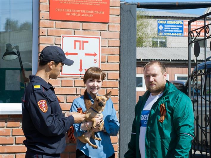 В Хакасии сотрудники Росгвардии поддержали акцию «Георгиевская лента»