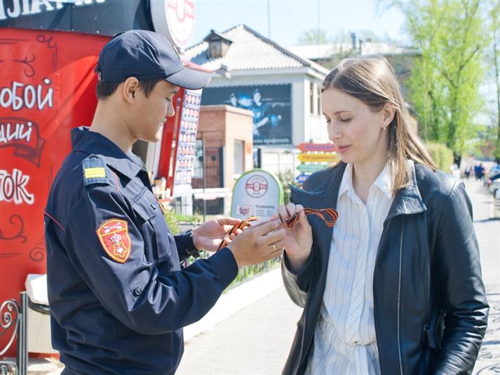 В Хакасии сотрудники Росгвардии поддержали акцию «Георгиевская лента»
