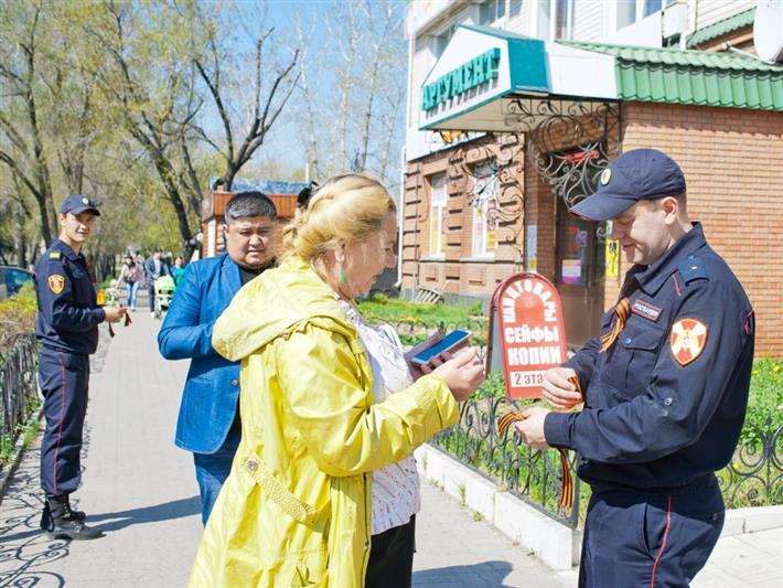 В Хакасии сотрудники Росгвардии поддержали акцию «Георгиевская лента»
