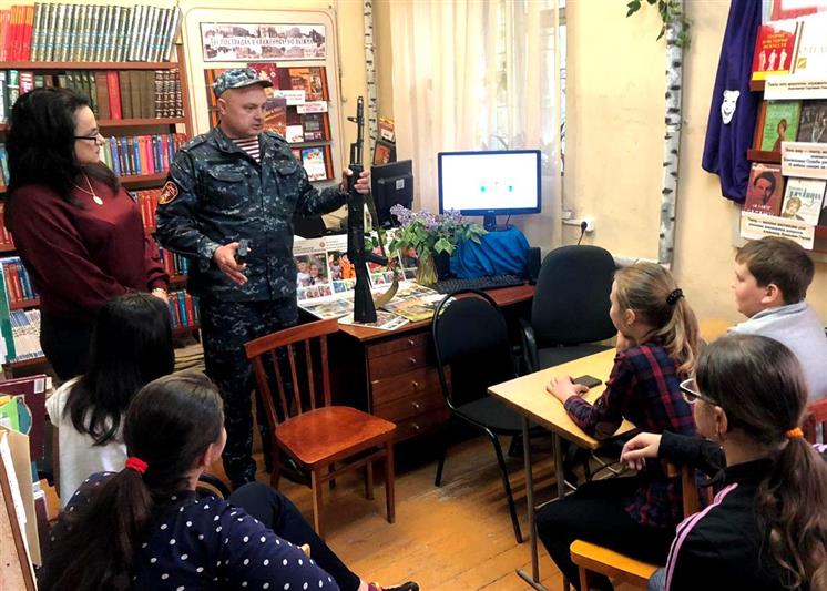 Росгвардейцы провели Урок мужества для ростовских школьников