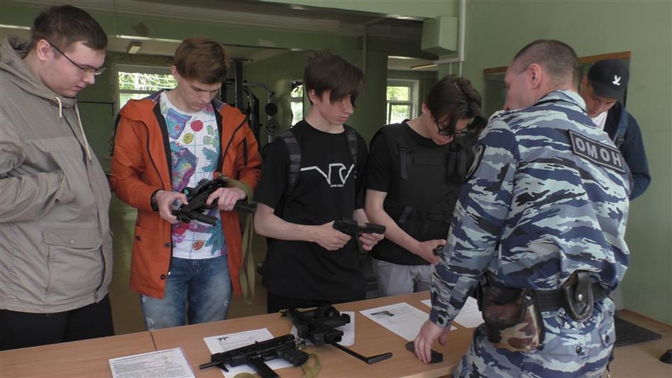 Ижевский ОМОН открыл свои двери для школьников