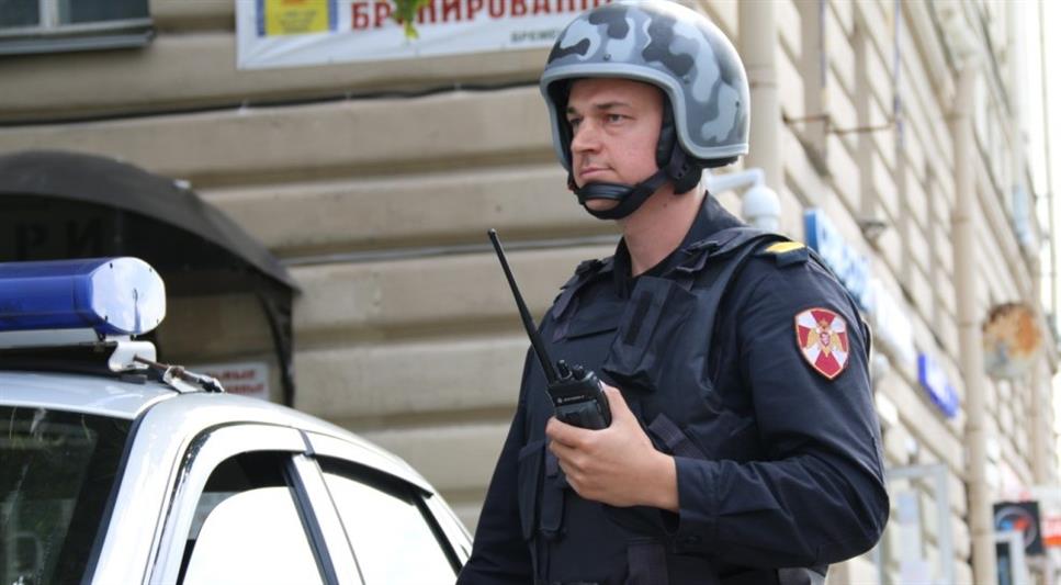 Сотрудниками Росгвардии в Северной столице задержана подозреваемая в сбыте наркотиков
