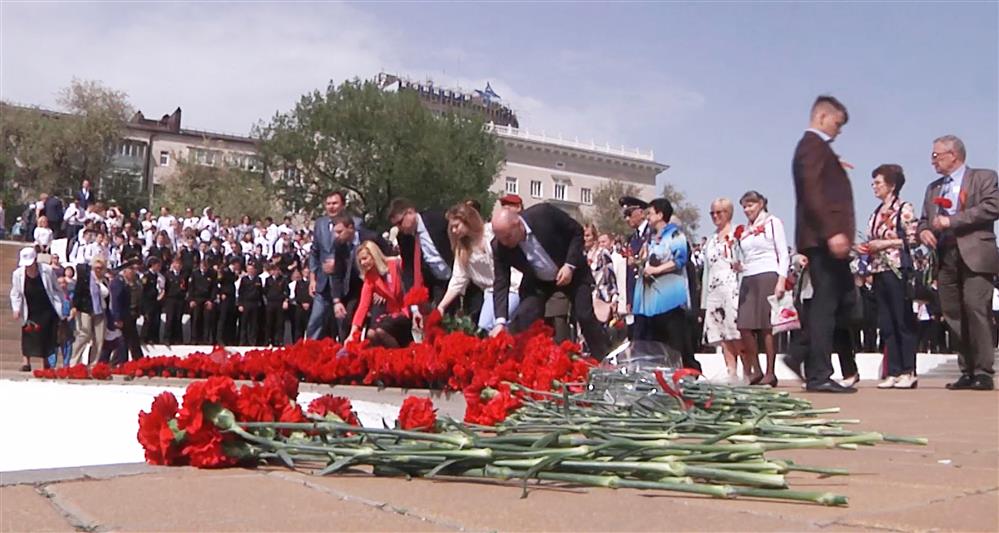 Представители Росгвардии возложили гирлянду Славы к мемориалу «Воинам-освободителям города Ростова-на-Дону» (фото, видео)