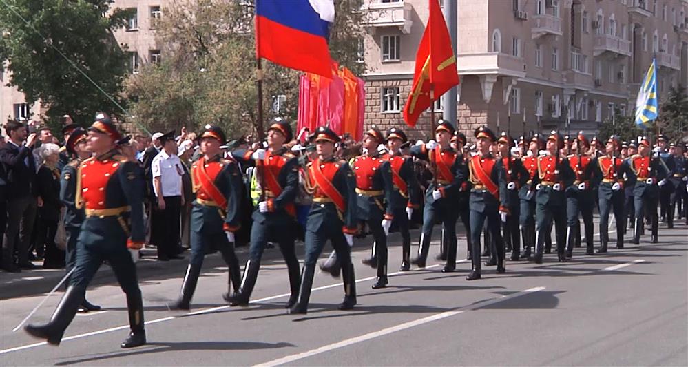Представители Росгвардии возложили гирлянду Славы к мемориалу «Воинам-освободителям города Ростова-на-Дону» (фото, видео)