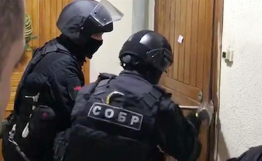 Петербургский СОБР оказал содействие полиции в задержании группы лиц, подозреваемых в ограблениях автовладельцев