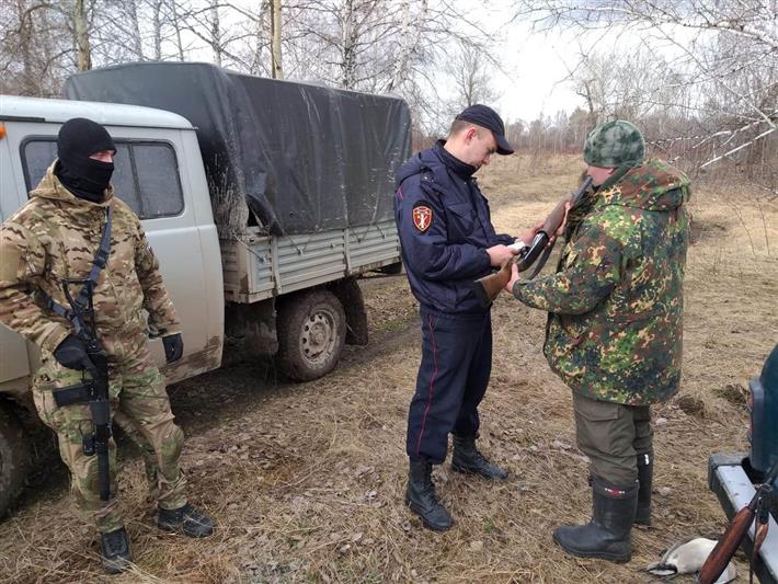 В Томской области представители Росгвардии проверили владельцев оружия