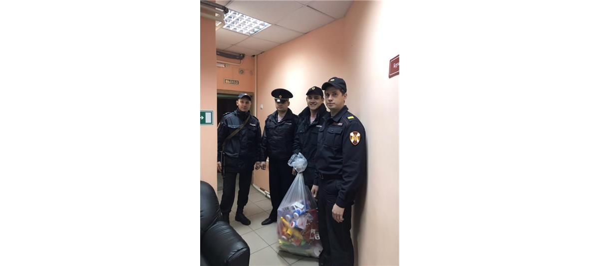 В преддверии Дня защиты детей челябинские росгвардейцы посетили областной дом ребенка