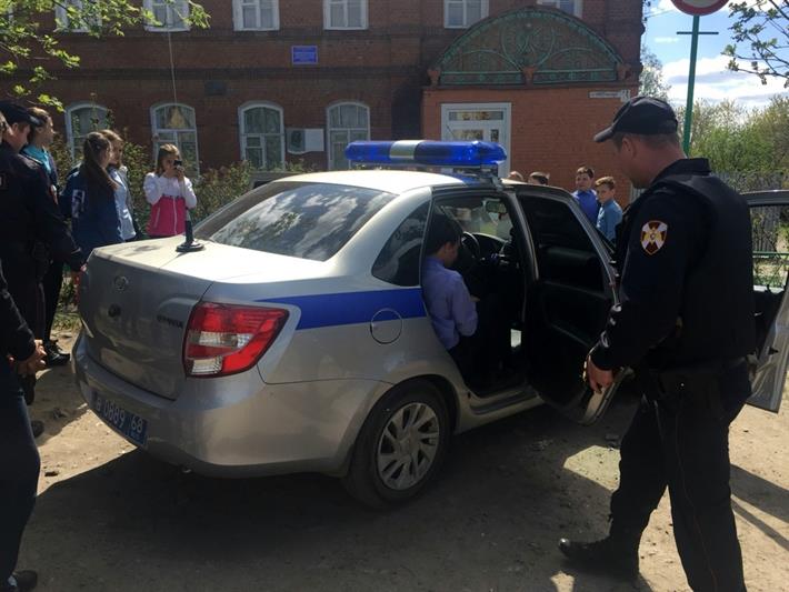 Сотрудники вневедомственной охраны провели «Урок мужества» 