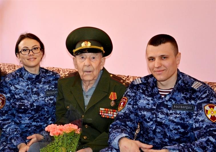 Крымские росгвардейцы навестили ветеранов и участников Великой Отечественной войны