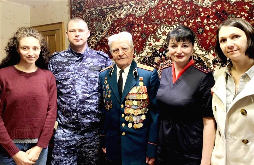 Крымские росгвардейцы навестили ветеранов и участников Великой Отечественной войны