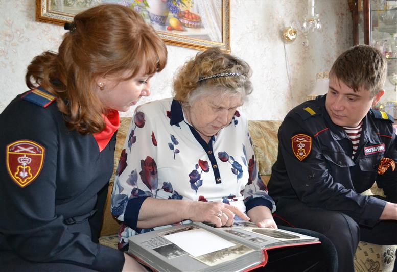 В День Победы Мурманские росгвардейцы поздравили ветеранов и тружеников тыла с 74-ой годовщиной Победы в Великой Отечественной войне