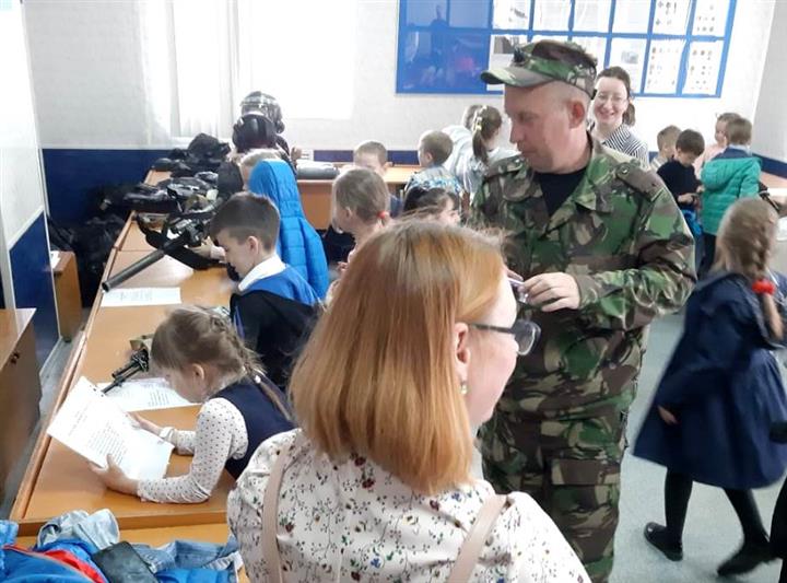 В Волгограде в канун 74-й годовщины Победы сотрудники Росгвардии провели патриотическое мероприятие для маленьких земляков