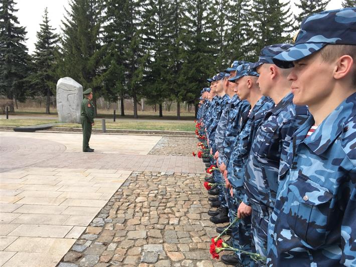 Сотрудники Управления Росгвардии по Омской области почтили память земляков, погибших в годы Великой Отечественной войны