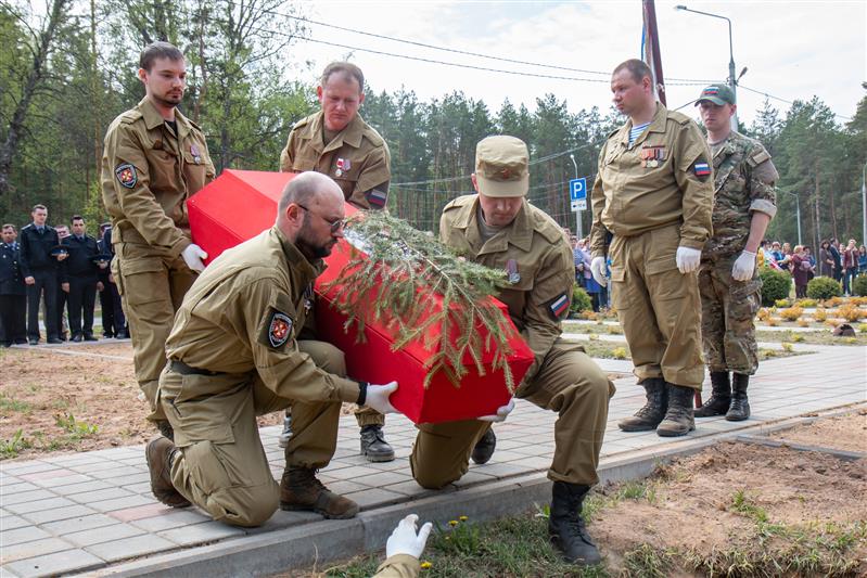 Боец московского ОМОН на транспорте организовал захоронение 125 красноармейцев, погибших в годы Великой Отечественной войны
