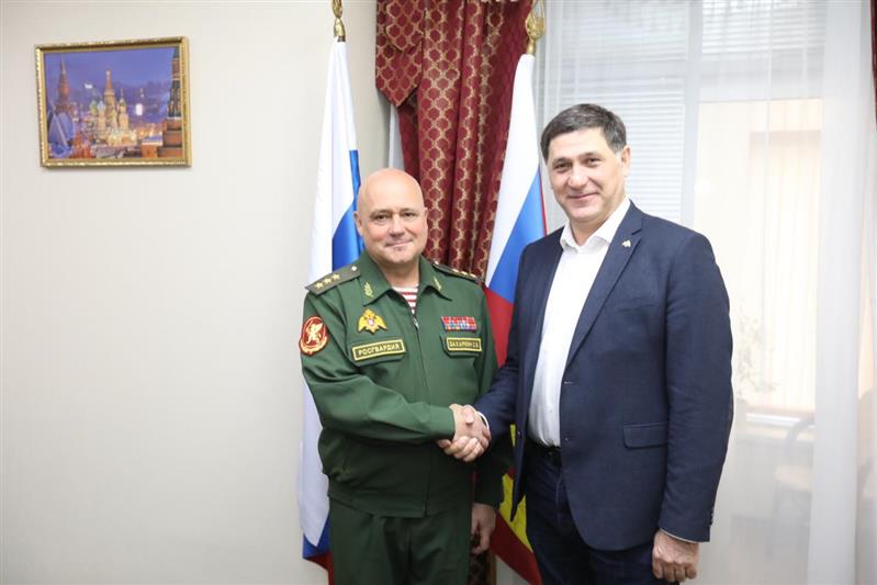 Генерал-полковник Сергей Захаркин провел рабочую встречу с заместителем художественного руководителя МХАТ им. М. Горького