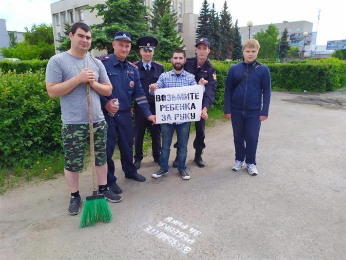 В Курганской области сотрудники и ветераны Росгвардии включились в пропаганду безопасности на дорогах