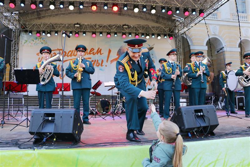 В Санкт-Петербурге прошла акция Росгвардии «Мелодии Победы» 