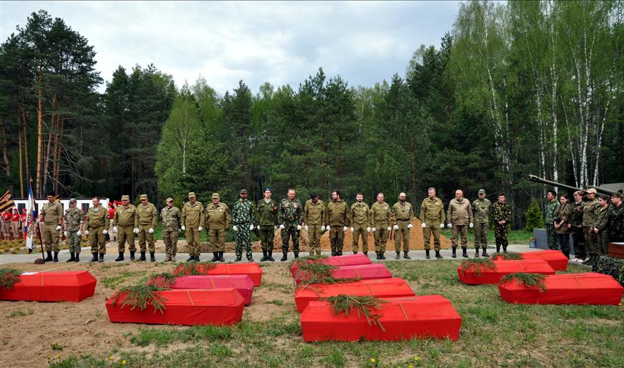 Боец московского ОМОН на транспорте организовал захоронение 125 красноармейцев, погибших в годы Великой Отечественной войны