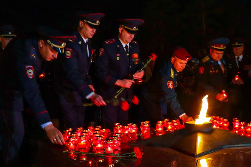Акция "Свеча Памяти" зажгла огни в Южно-Сахалинске