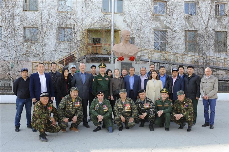 В Якутске открылась фотовыставка, посвященная погибшему командиру ОМОН, Герою России Александру Рыжикову