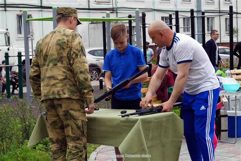 Росгвардейцы Сахалина устроили праздник для детей