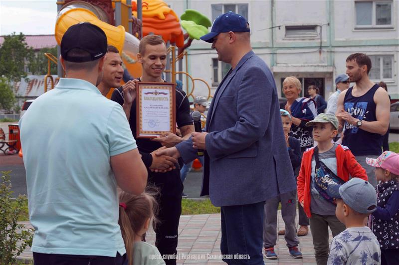 Росгвардейцы Сахалина устроили праздник для детей