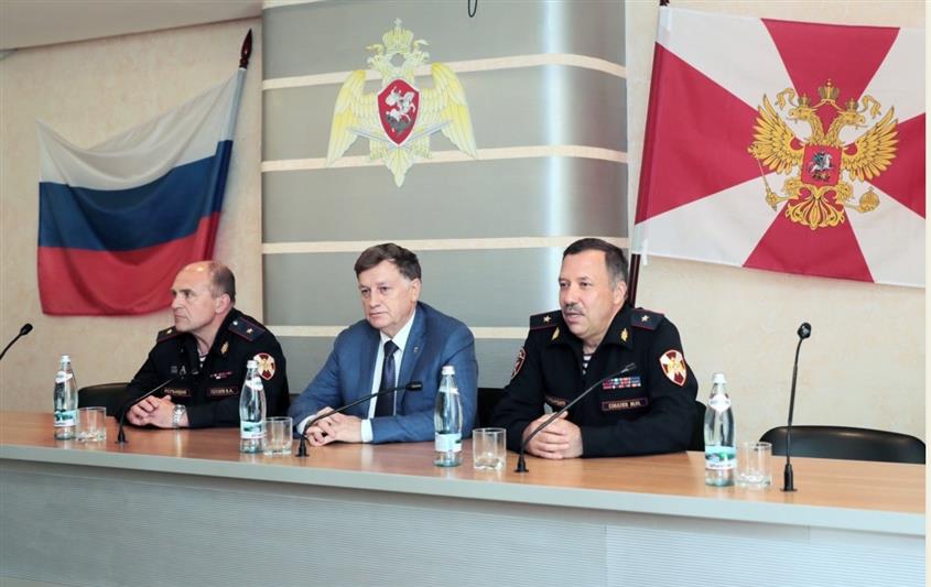 Председатель Заксобрания Санкт-Петербурга поблагодарил росгвардейцев за вклад в обеспечение правопорядка в регионе  