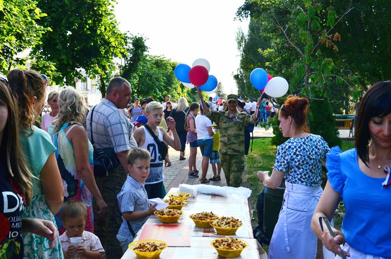 Военнослужащие и сотрудники Росгвардии приняли участие в праздничных мероприятиях по случаю Дня России и Дня города в Тамбове
