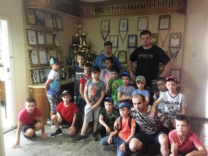 В гостях у челябинского СОБР побывали воспитанники спортивного клуба «Буревестник»