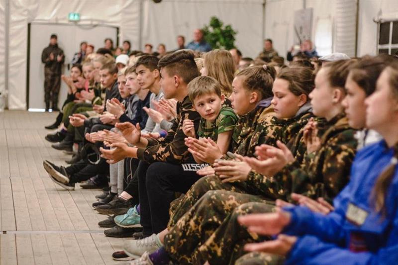 На Южном Урале ветеран спецподразделения Росгвардии провел встречу с участниками соревнований «Зарница – во славу Отечества»