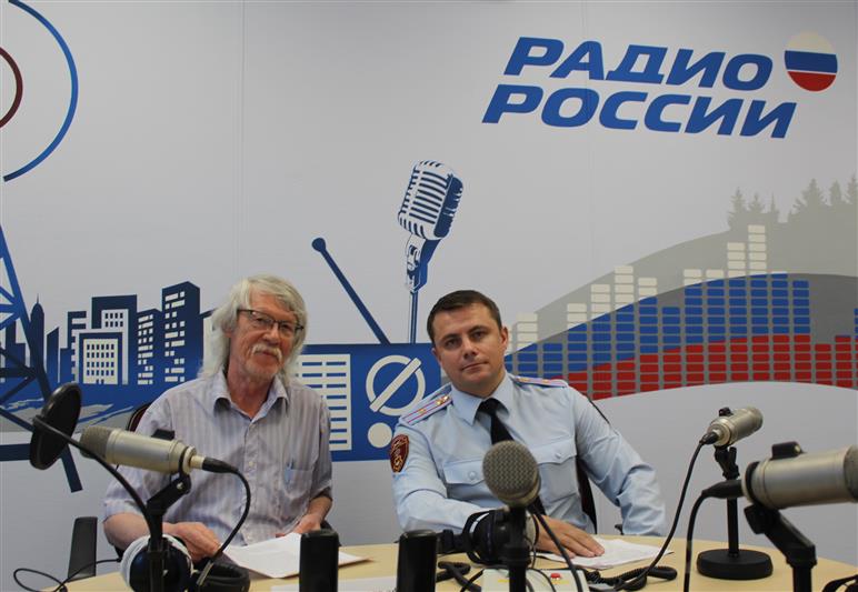 Сотрудник Росгвардии посоветовал  слушателям вологодского областного радио, как обезопасить свое жилье на время отпусков
