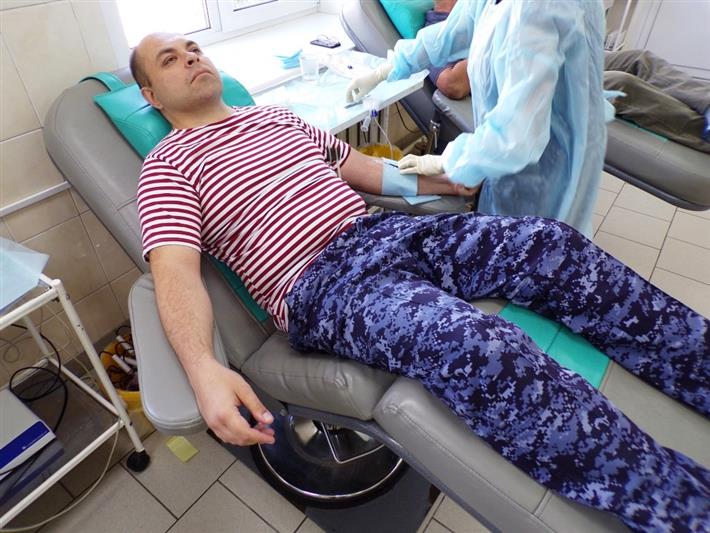 Курганские росгвардейцы поддержали донорское движение
