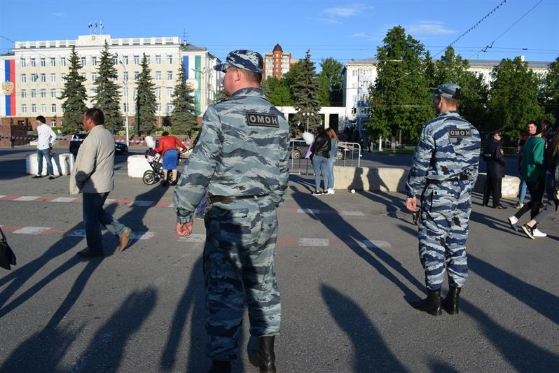 Росгвардия обеспечила правопорядок во время праздничных мероприятий, посвященных Дню России, Дню города и открытию фестиваля "Сердце Евразии" в Уфе