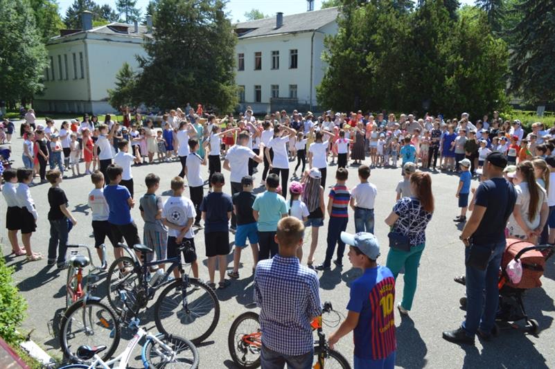 В Кабардино-Балкарии военнослужащие Росгвардии организовали праздник для детей (фото)