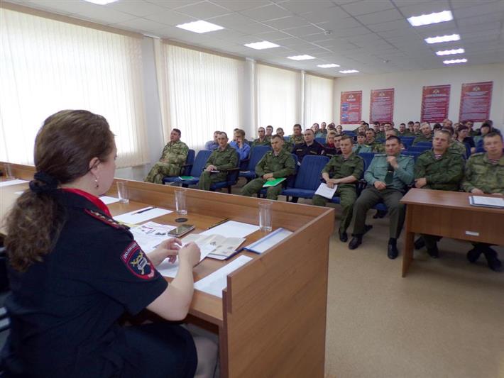 Курганские росгвардейцы встретились с инспектором пропаганды безопасности дорожного движения