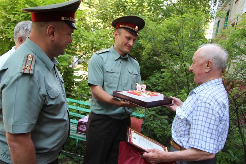Первый командир курского полка внутренних войск отметил 92-летие