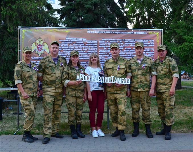 Военнослужащие и сотрудники Росгвардии приняли участие в праздничных мероприятиях по случаю Дня России и Дня города в Тамбове