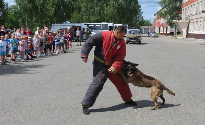 Удмуртские школьники побывали в гостях у ОМОН