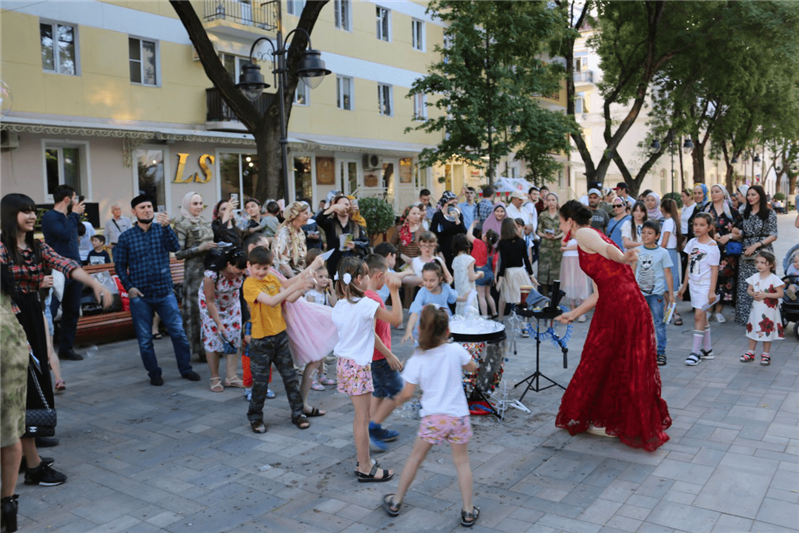 Росгвардия провела акцию ко Дню защиты детей в Грозном  (фото, видео)