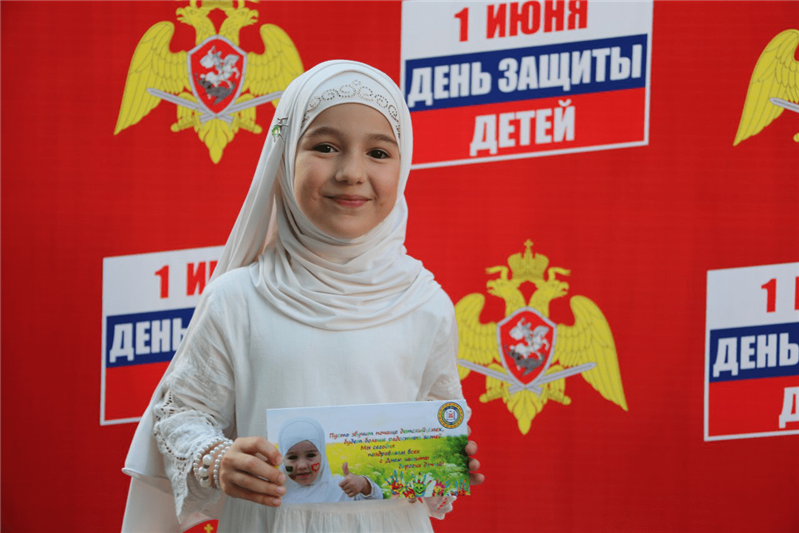 Росгвардия провела акцию ко Дню защиты детей в Грозном  (фото, видео)