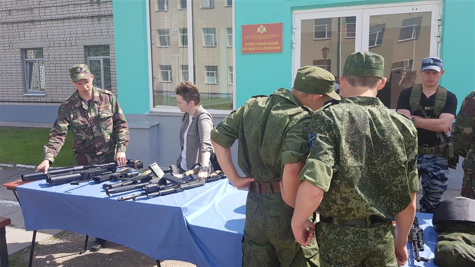 Накануне годовщины образования ивановский ОМОН открыл свои двери для юных патриотов