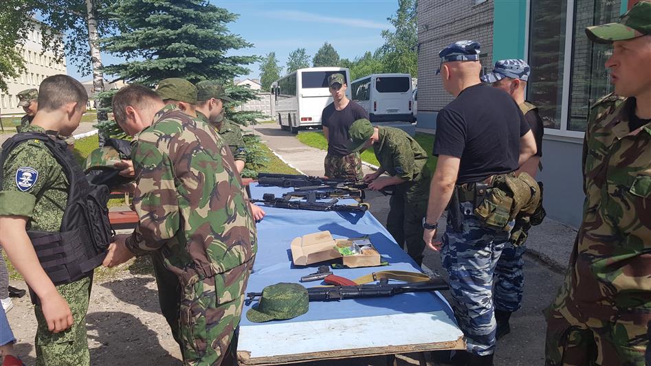 Накануне годовщины образования ивановский ОМОН открыл свои двери для юных патриотов