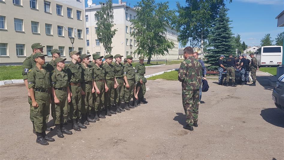 Накануне годовщины образования ивановский ОМОН открыл свои двери для юных патриотов