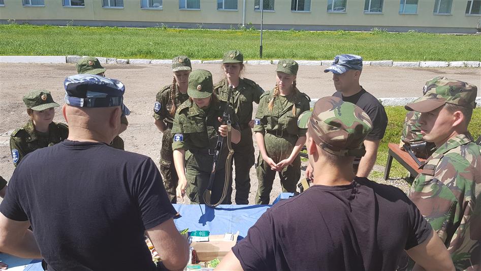 Накануне годовщины образования ивановский ОМОН открыл свои двери для юных патриотов