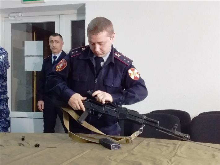 В Салехарде росгвардейцы провели соревнования в честь 100-летия со дня рождения Михаила Калашникова