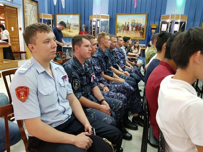 Астраханские росгвардейцы в День России посетили музей Боевой Славы и приняли участие в тематическом мероприятии «Россия - Родина моя»