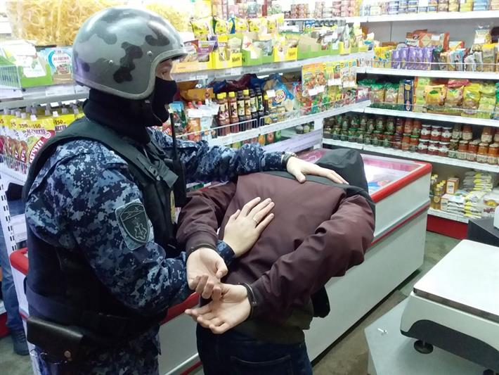 Съемочная группа салехардской телерадиокомпании понаблюдала за практической тренировкой сотрудников Росгвардии 